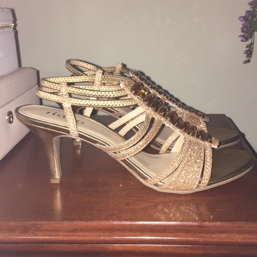 Like new Gold strappy shoes - Picture 8 of 8
